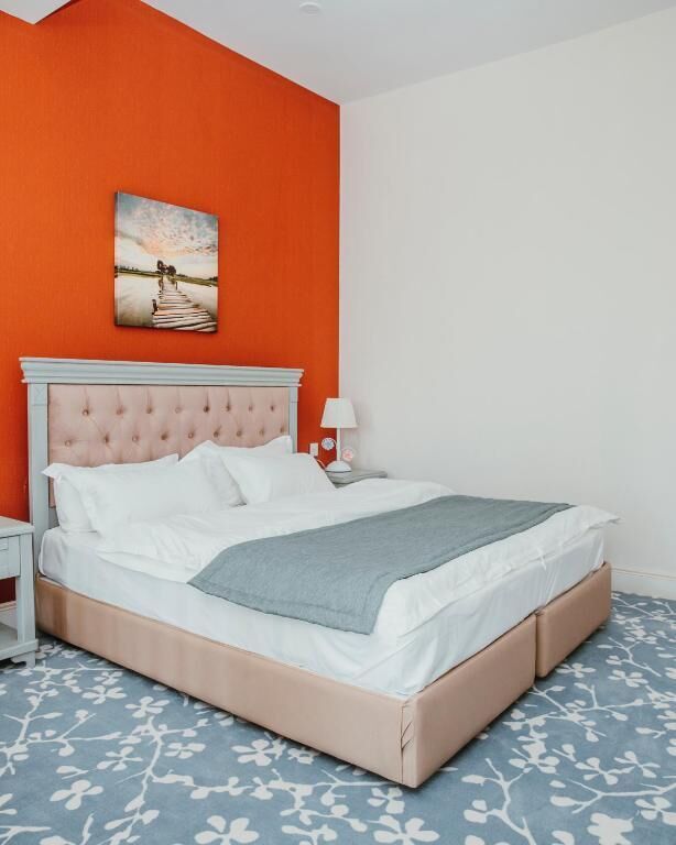 Habitación doble Deluxe, balcón, vista al jardín | Minibar, caja de seguridad en la habitación y cunas gratuitas 