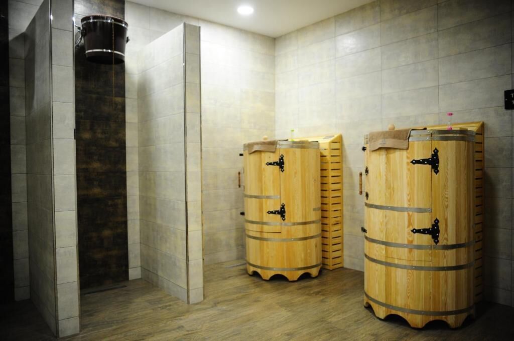 ساونا، حوض استحمام ساخن، غرفة بخار، جلسات تدليك