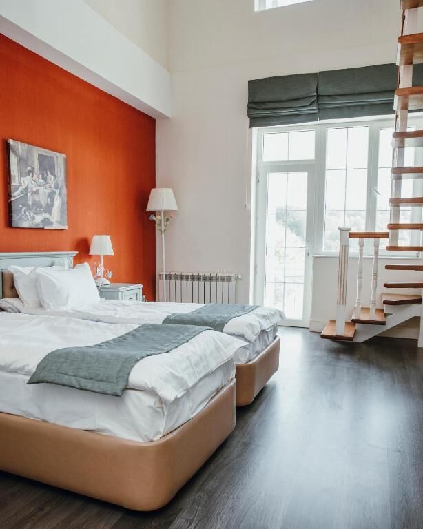 Habitación familiar, balcón, vista al jardín | Minibar, caja de seguridad en la habitación y cunas gratuitas 