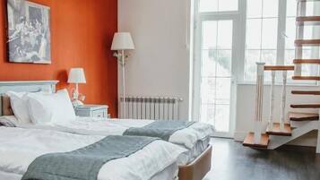 Family Room, Balcony, Garden View | Bar mini, peti besi dalam bilik, katil bayi/kot (percuma)