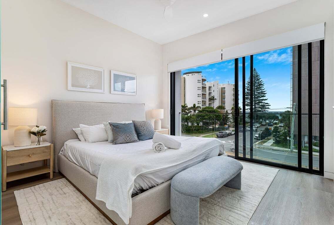 2 bedrooms, desk, iron/ironing board, WiFi