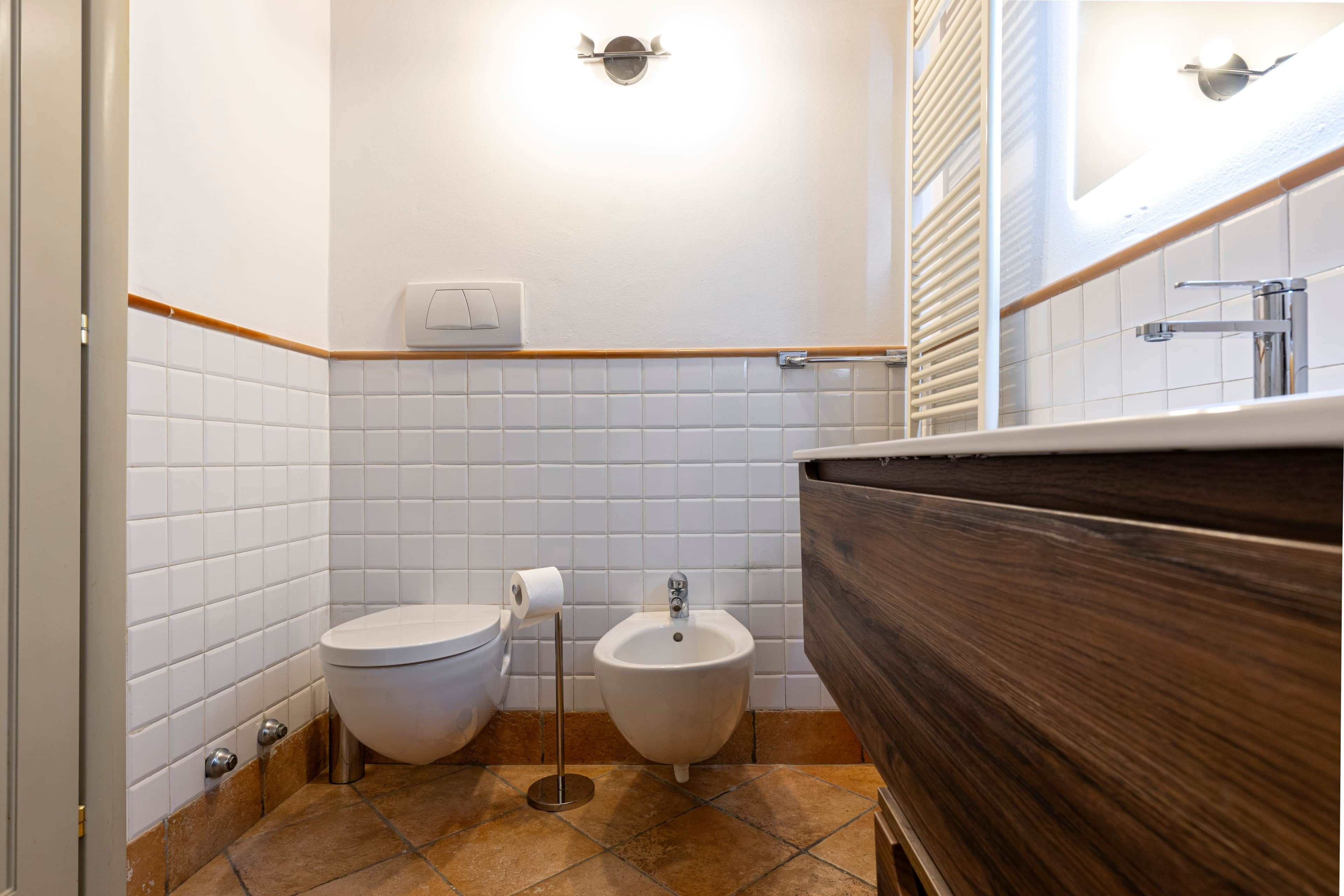 Dusche, Haartrockner, Bidet, Handtücher