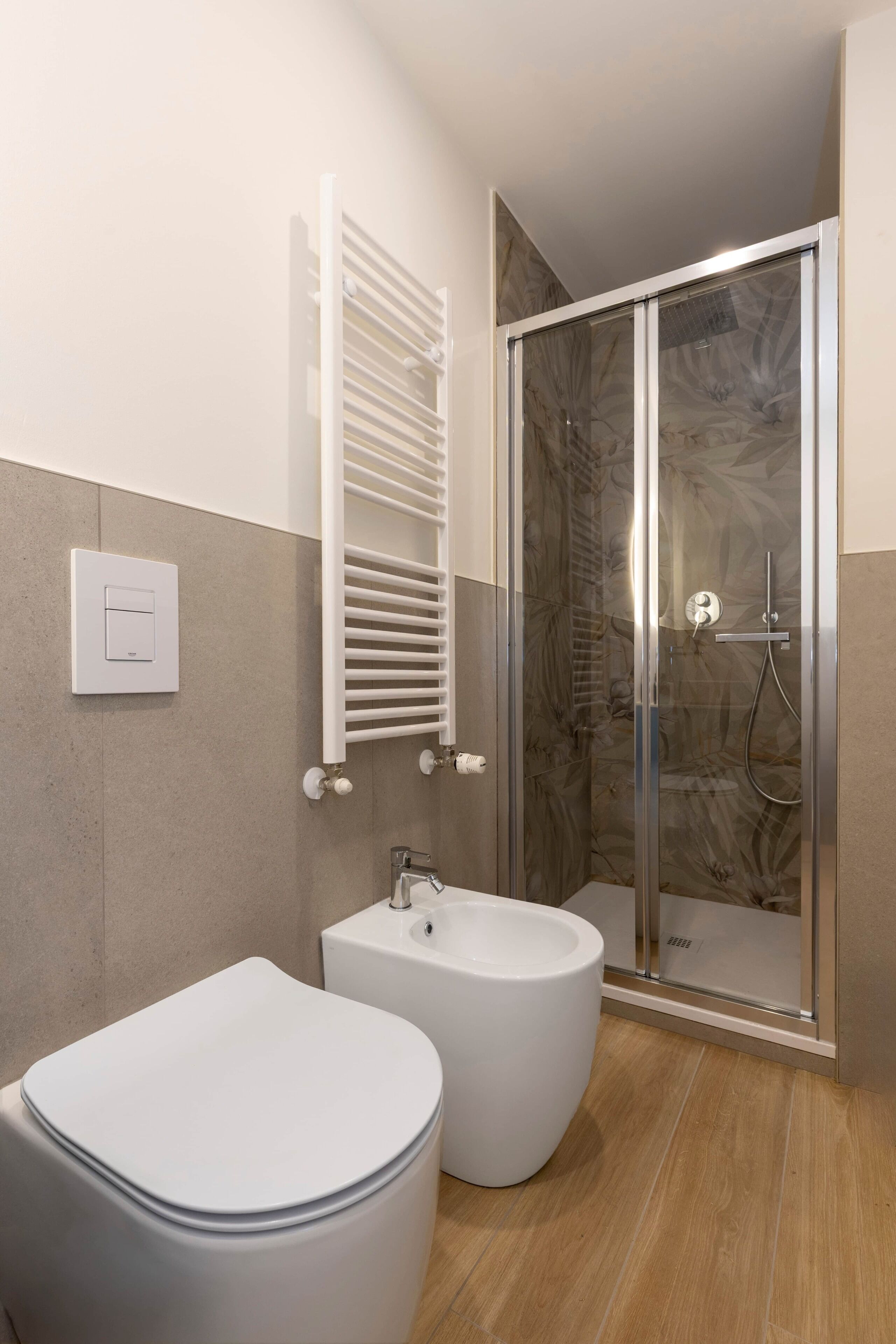 Asciugacapelli, bidet, asciugamani