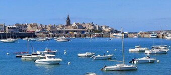 Modern holiday home in St. Pol de Leon