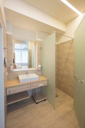 Regadera y secadora de cabello 