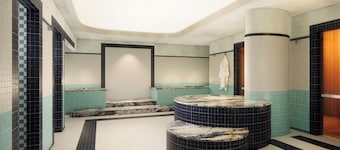 Recess Hotel and Club