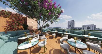 Recess Hotel and Club