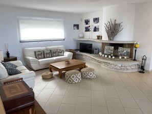 TV - Exceptional villa with panoramic sea view and swimming pool (Saint-Florent)