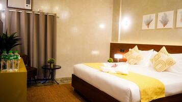 Deluxe King | Cofres nos quartos, escrivaninha, Wi-Fi de cortesia