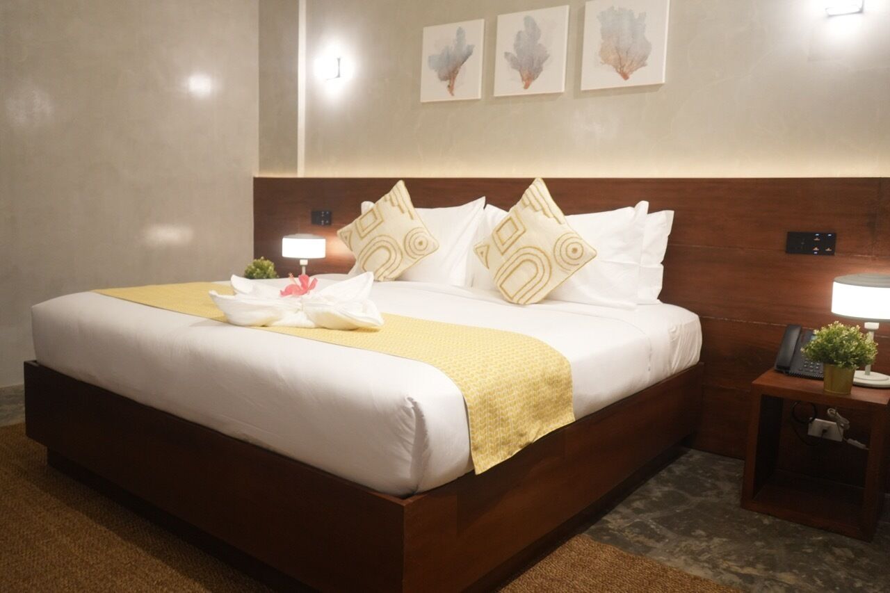 Deluxe tweepersoonskamer | Een kluis op de kamer, een bureau, gratis wifi