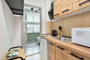 Fridge, microwave, stovetop, electric kettle - Climatic Apartment | Balcony, close to Old Town (Gdańsk)