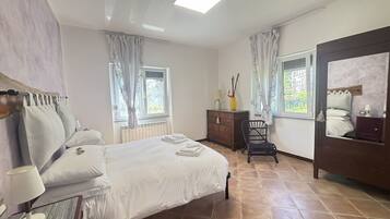 Bügeleisen/Bügelbrett, Reisekinderbett, kostenloses WLAN