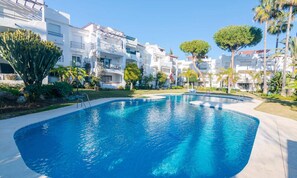 Pool - Apartment in Cancelada Near the Beach (Estepona)