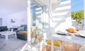 Outdoor dining - Apartment in Cancelada Near the Beach (Estepona)
