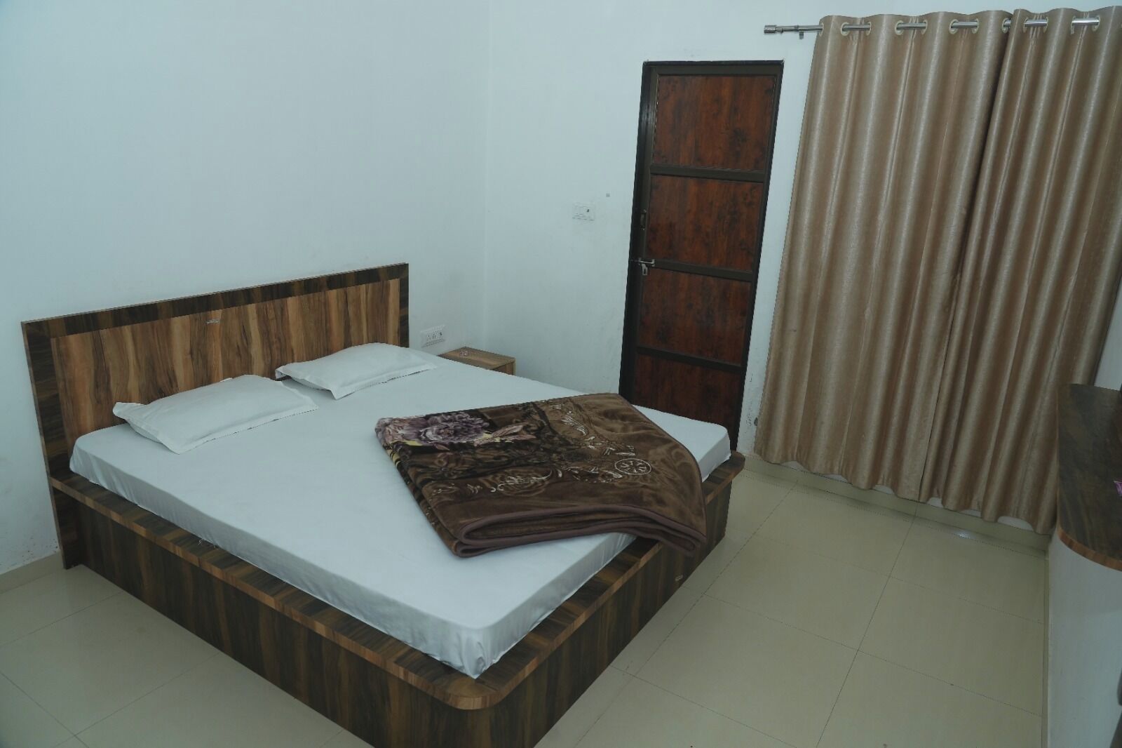 Deluxe Double Room | Free WiFi