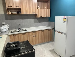 Microwave, stovetop, coffee/tea maker, toaster - Cozy Studio Retreat in Honiara, Solomon Islands (Honiara)