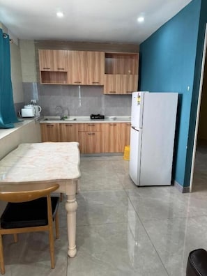 Microwave, stovetop, coffee/tea maker, toaster - Cozy Studio Retreat in Honiara, Solomon Islands (Honiara)