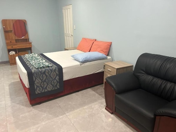 Iron/ironing board, bed sheets - Cozy Studio Retreat in Honiara, Solomon Islands (Honiara)