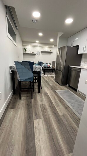Interior - Cozy 2 bedroom suite (Edmonton)