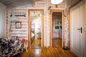 Tabla de planchar con plancha, wifi y ropa de cama 