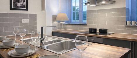 Fridge, microwave, oven, stovetop