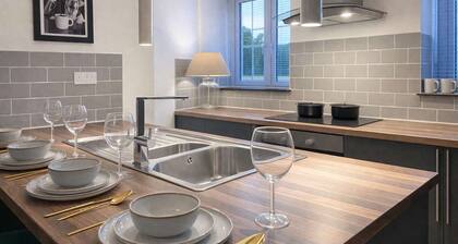 Warm Deluxe 2 King Bed Apt with Sofa Bed