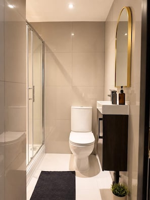 Shower, hair dryer, towels, shampoo