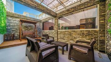 Pent House | Desk, laptop workspace, free WiFi, bed sheets
