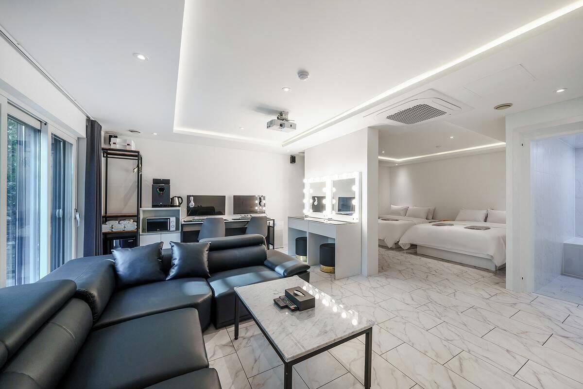 Pent House | Free WiFi