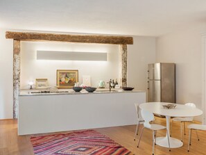 Fridge, microwave, oven, stovetop - Apartment in Camaiore with 2 bedrooms sleeps 4 (Camaiore)