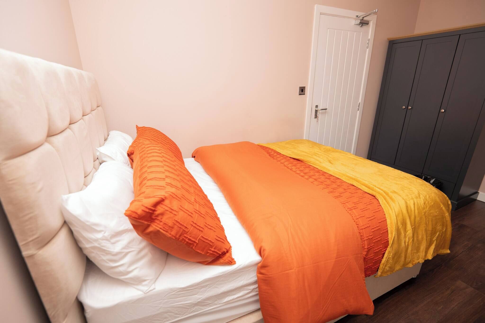 Iron/ironing board, internet, bed sheets