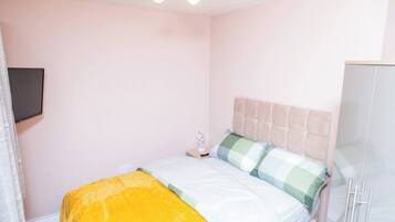 Iron/ironing board, internet, bed sheets