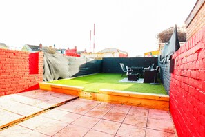 Family House, Patio | Outdoor dining - Gloucester-4 Bed Home for Work & Leisure (Gloucester)
