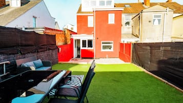 Family House, Patio | Outdoor dining