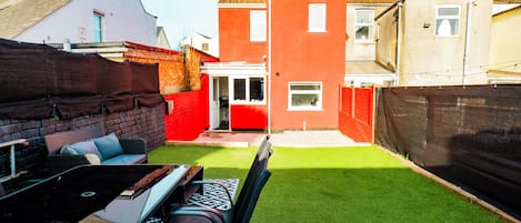 Family House, Patio | Outdoor dining