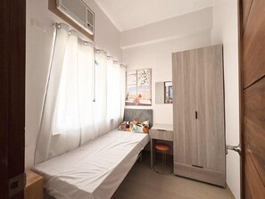 Suite, 2 chambres | Bureau, accès au Wi-Fi (inclus), literie fournie