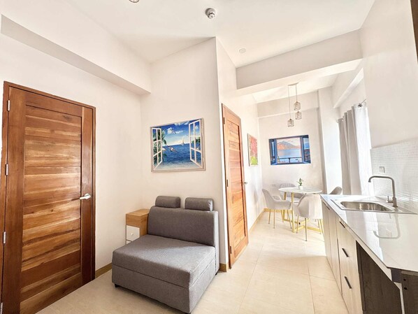 Deluxe Apartment | Free WiFi, bed sheets