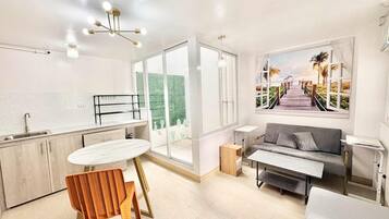 32–tuumainen taulutelevisio, jossa kaapelikanavat