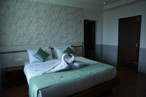 Deluxe Double Room, Balcony, Mountain View | Free WiFi - Shola Heaven (Devikolam)