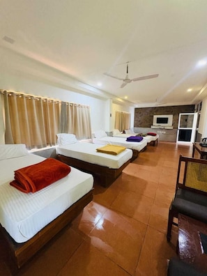 Deluxe Shared Dormitory | Soundproofing, free WiFi - Shola Heaven (Devikolam)