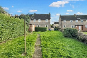 Property grounds - Nice House in Peterborough Cambridgeshire Garden Free Parking Wifi Kitchen (Farcet)