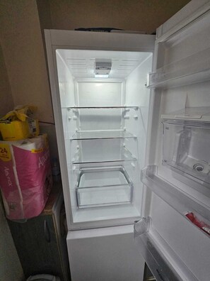 Interior - Nice House in Peterborough Cambridgeshire Garden Free Parking Wifi Kitchen (Farcet)