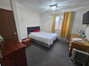 Room - Nice House in Peterborough Cambridgeshire Garden Free Parking Wifi Kitchen (Farcet)