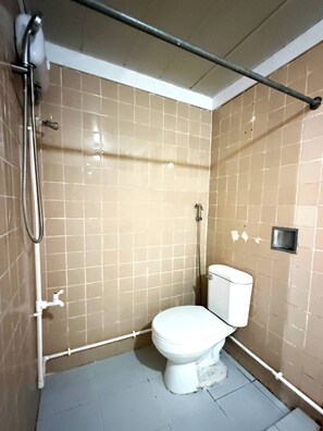 Shower - Cozy Room Near Session Road Private Bathroom (Baguio)