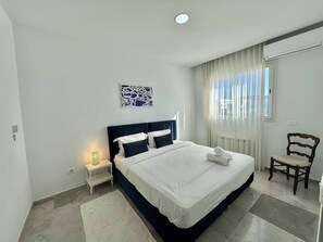 Iron/ironing board, Internet, bed sheets - Safir Spacious apartment in Safsaf, La Marsa (Marsa)
