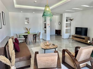 TV - Safir Spacious apartment in Safsaf, La Marsa (Marsa)