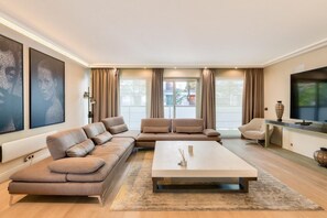 Télévision, chaîne hi-fi