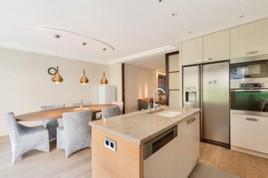 Dining - Prestigious 5BR Avenue Foch Home - Arc de Triomphe (Paris)