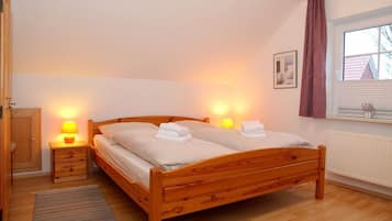3 slaapkamers, een bureau, een strijkplank/strijkijzer, wifi
