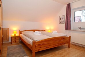 3 bedrooms, desk, iron/ironing board, WiFi